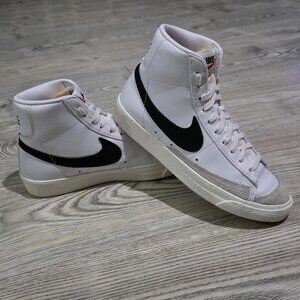 Nike Blazers Mid 77 White With Black Women's Size 7 Or Men's 5.5